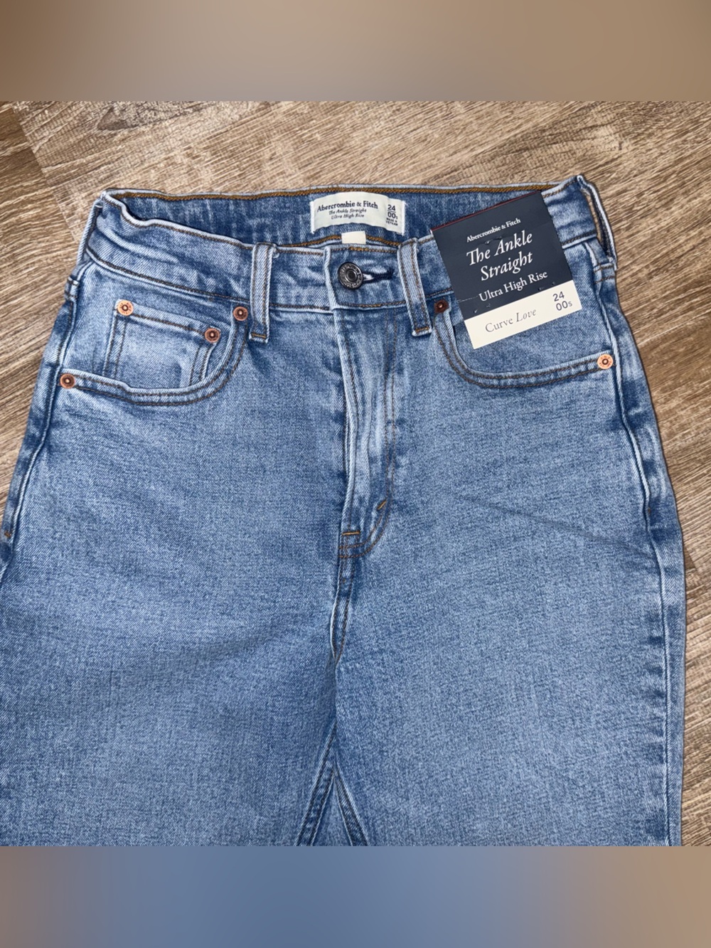 Like New Abercrombie & Fitch
The Ankle Straight Ultra High Rise